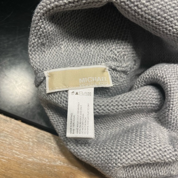 Michael Kors winter hat - Picture 2 of 2